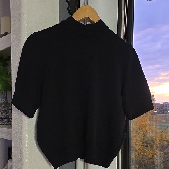 St. John Sweaters - St. John Classic Black Short Sleeve Mock Neck Crop Sweater Medium